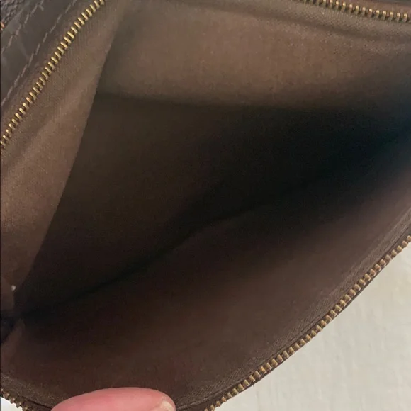 Authentic Louis Vuitton crossbody - Picture 8 of 14